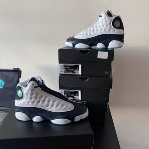 Jordan 13s Obsidian. Sizes 4,4.5,5 available.